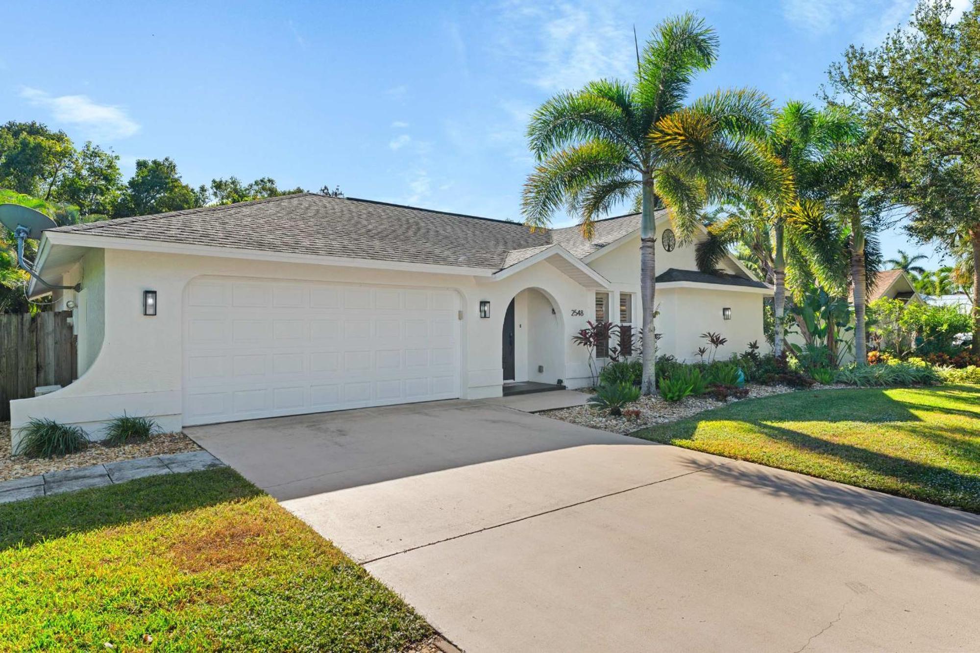 Pet Friendly Pool Home In River Reach Of Naples Fl 외부 사진